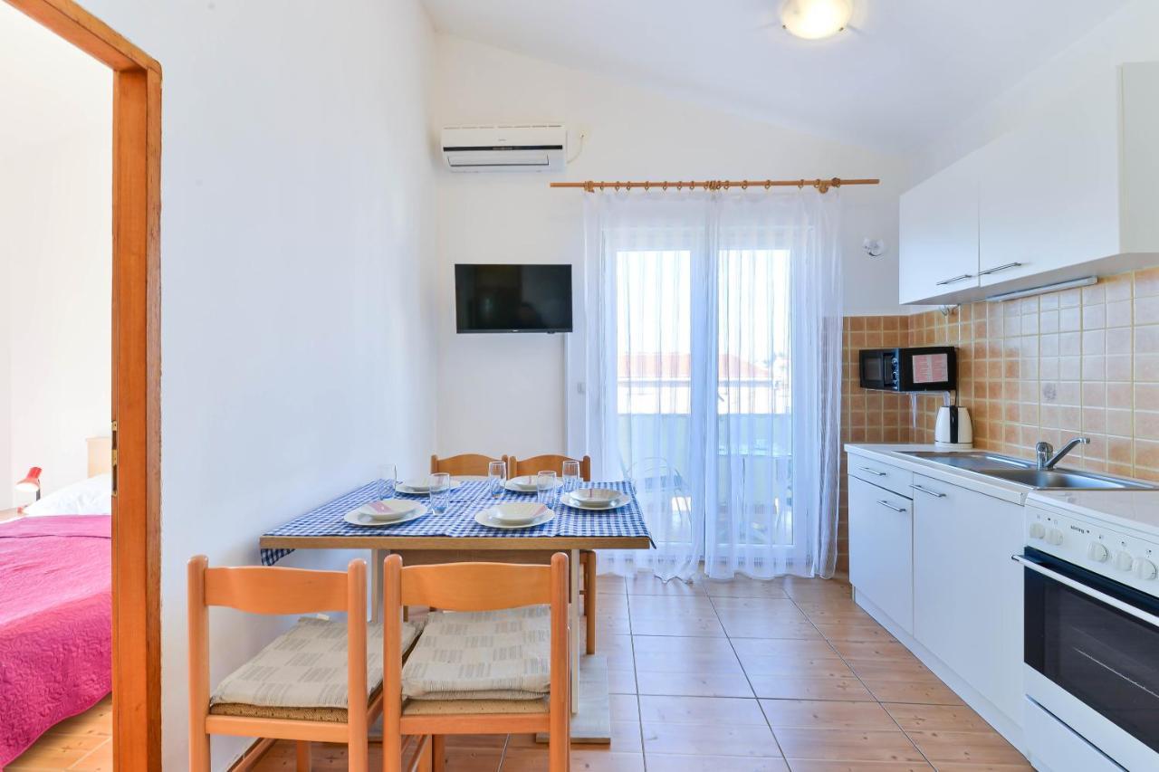 Apartments Adria Turanj Εξωτερικό φωτογραφία