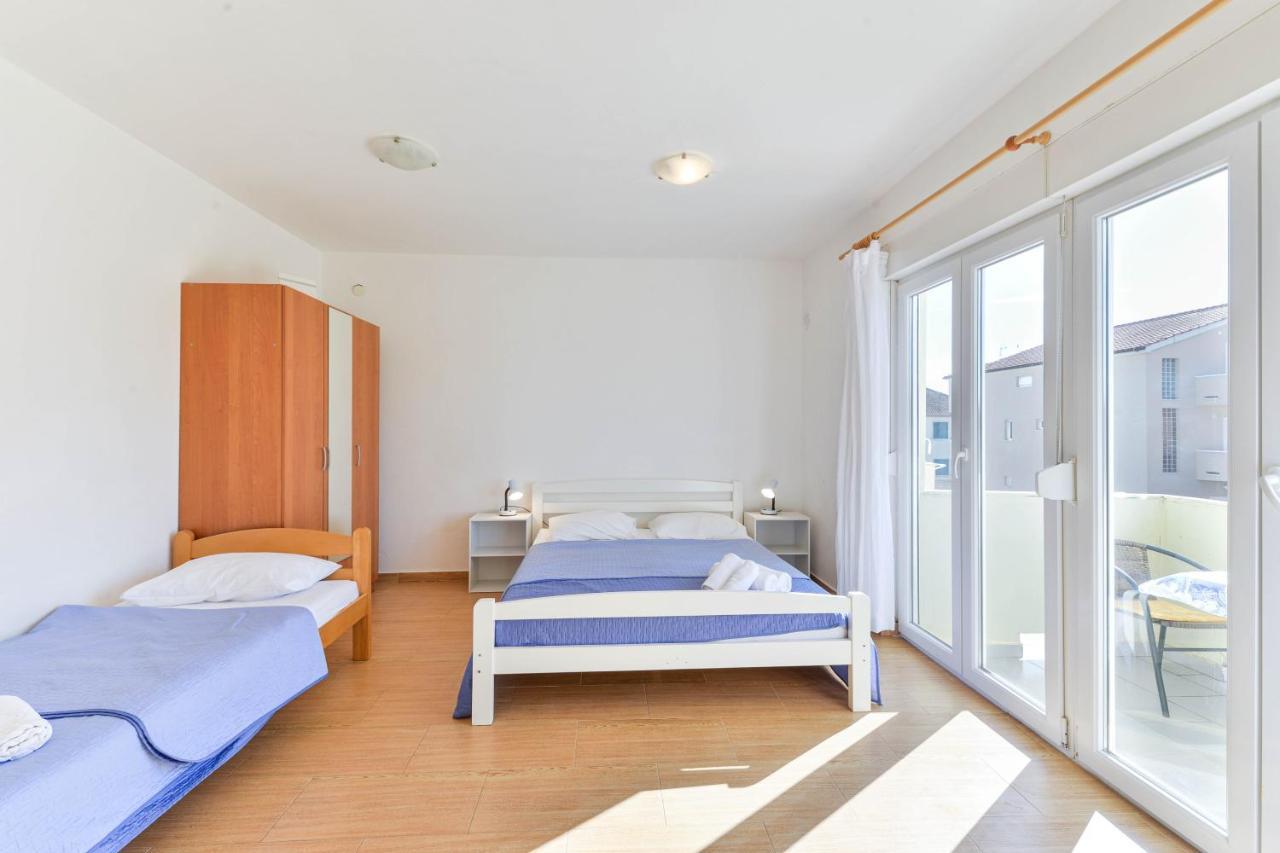 Apartments Adria Turanj Εξωτερικό φωτογραφία