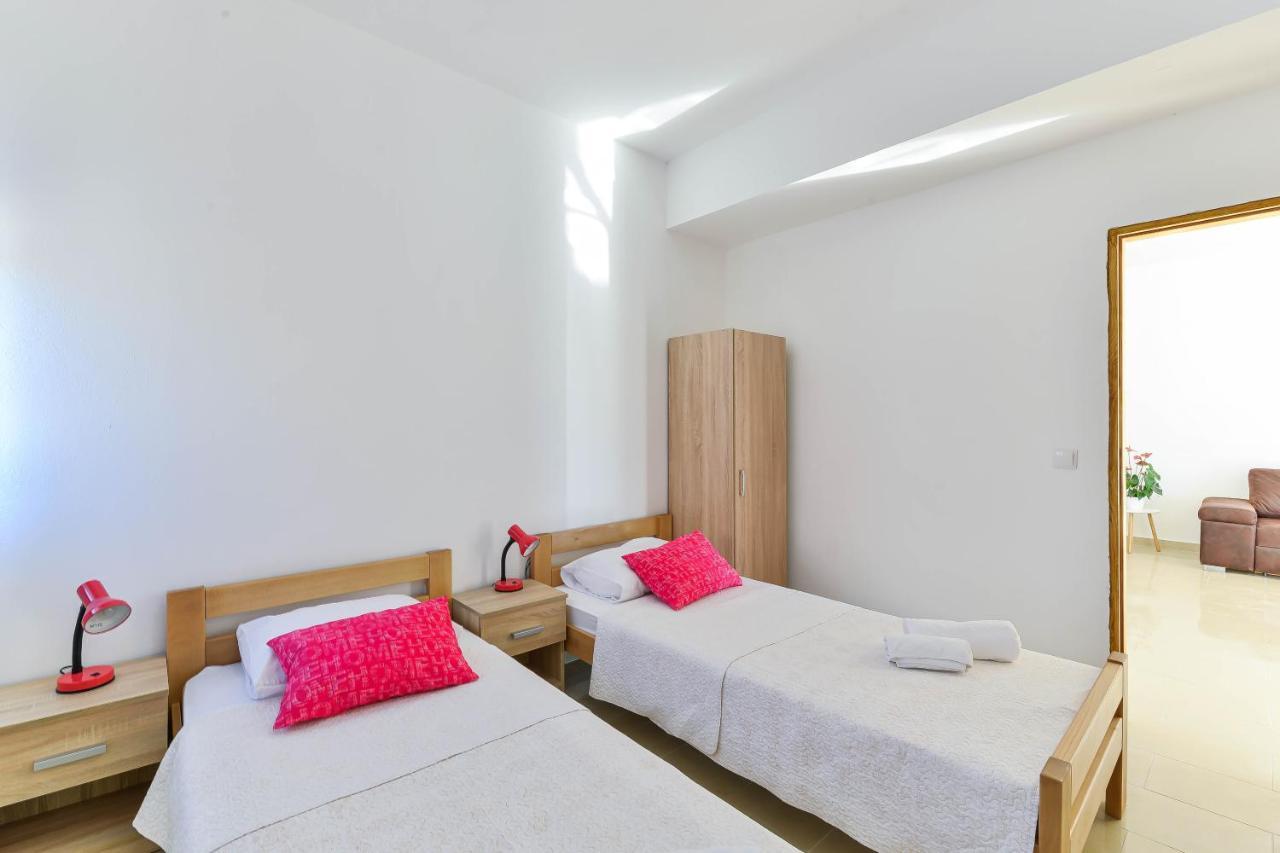 Apartments Adria Turanj Εξωτερικό φωτογραφία