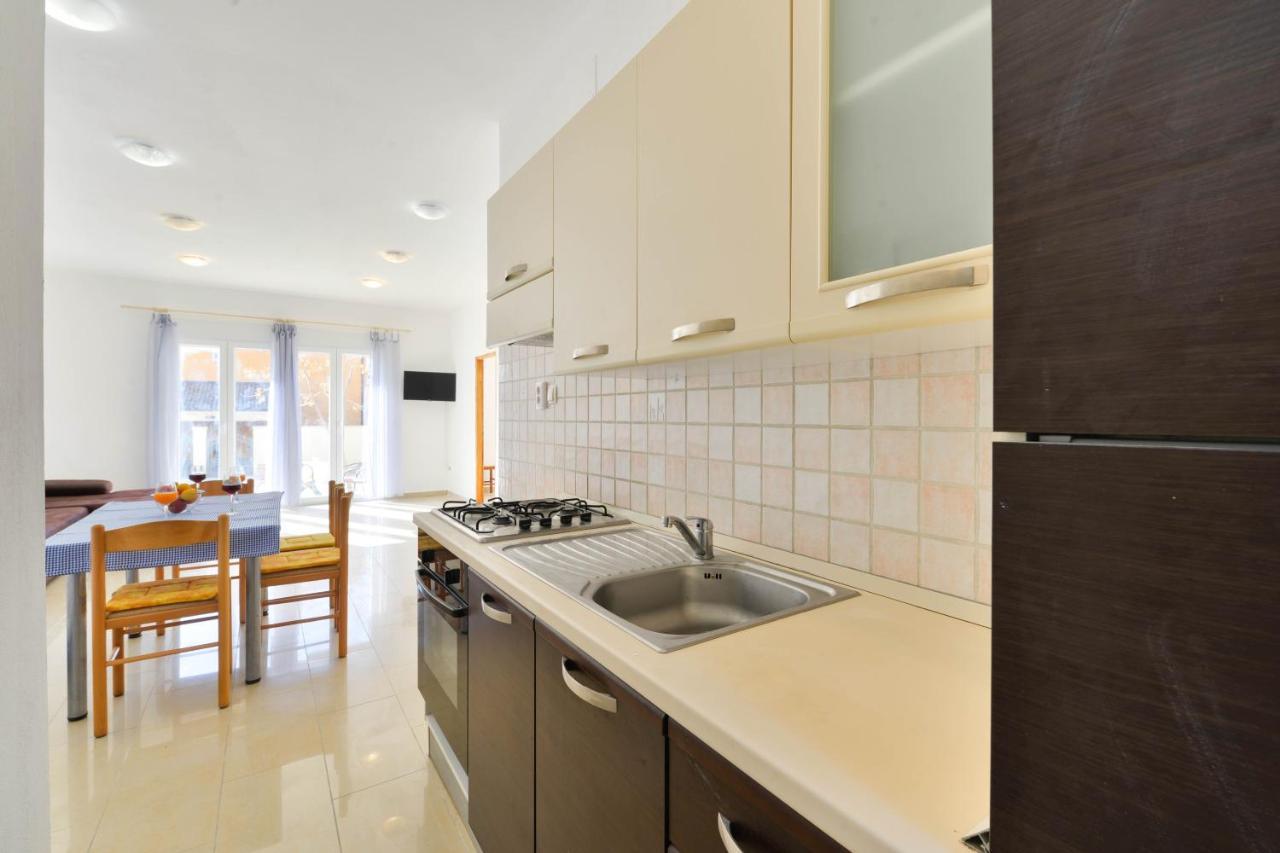 Apartments Adria Turanj Εξωτερικό φωτογραφία