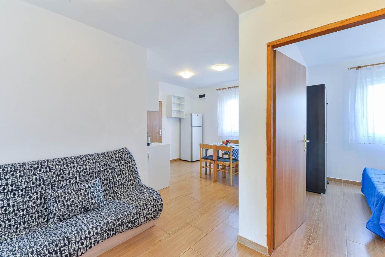 Apartments Adria Turanj Εξωτερικό φωτογραφία