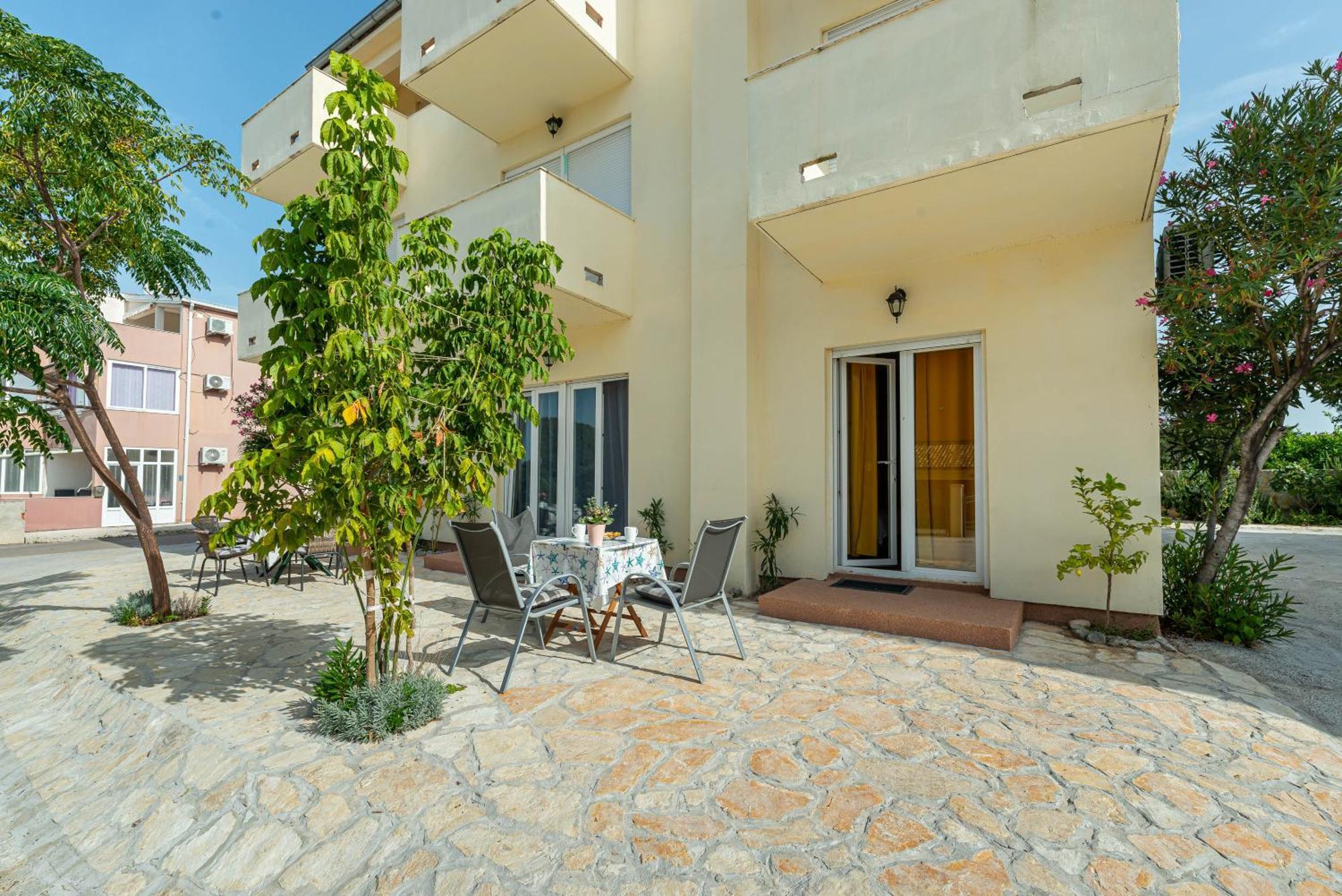 Apartments Adria Turanj Εξωτερικό φωτογραφία