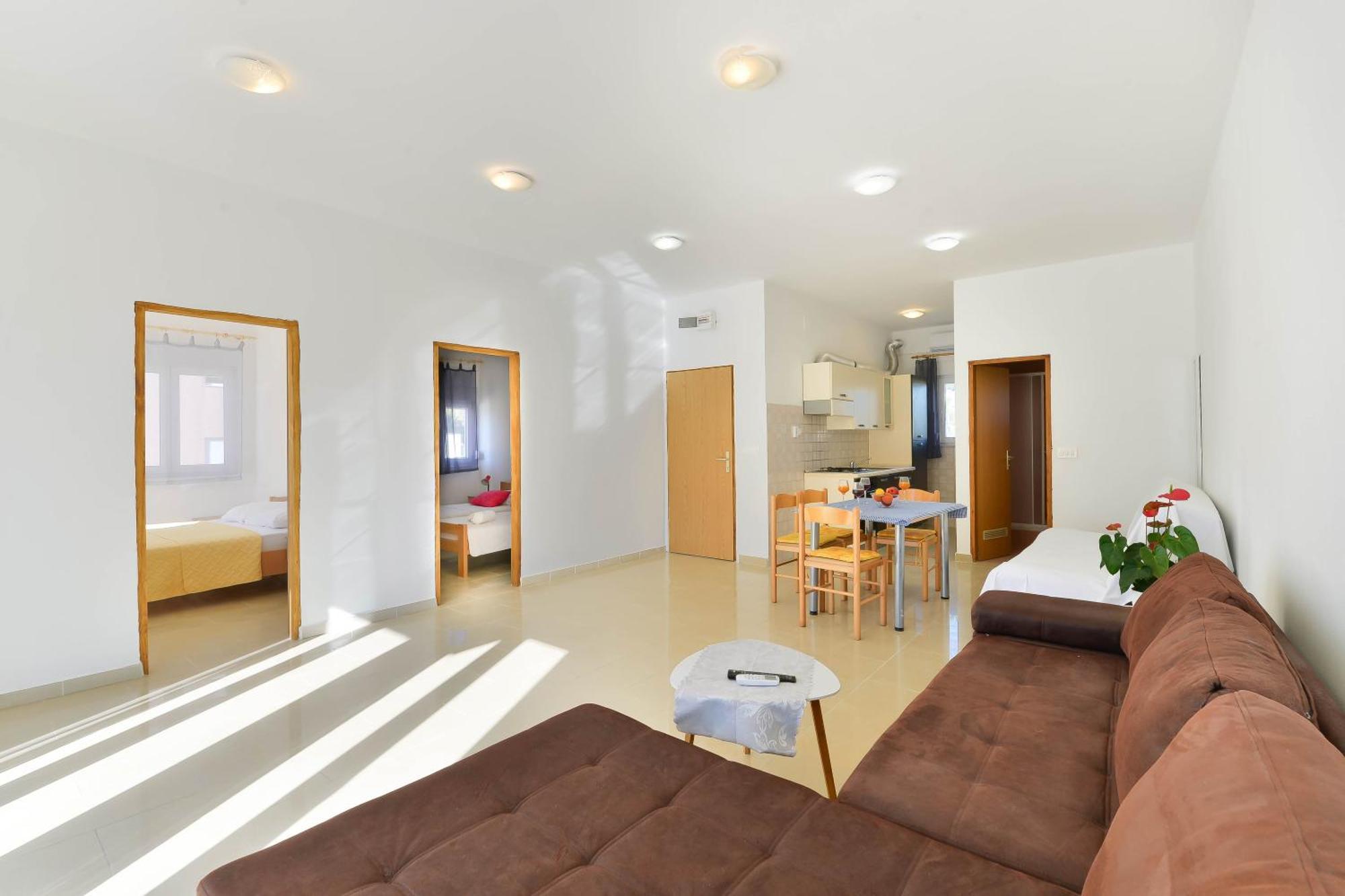 Apartments Adria Turanj Εξωτερικό φωτογραφία